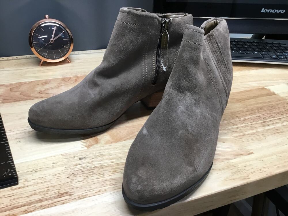 Blondo Valli Ankle Bootie Women's 8 Gray Suede Side Zip Almond Toe Block Heel